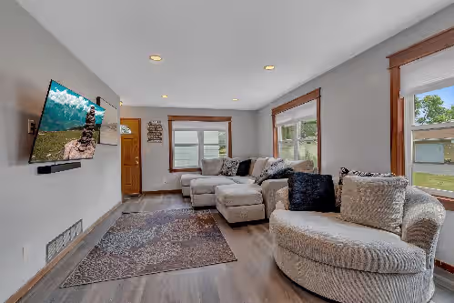 Lakeside retreat with indoor pool, hot tub and sauna, photo 4