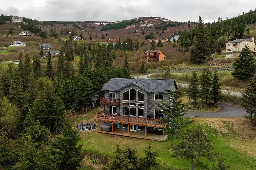 Mountainside Manor: 12-guest, Pet-Friendly, with Theater, Game Room, & Hot Tub!