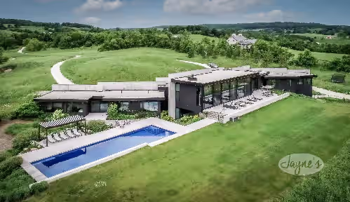 5bdrm 7bath modern oasis in Creemore! Pool! Hot Tub! Sauna! Podcast Media Rm!