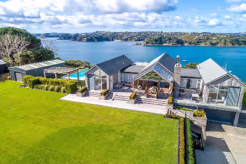 THE ESTATE | Coast & Country |