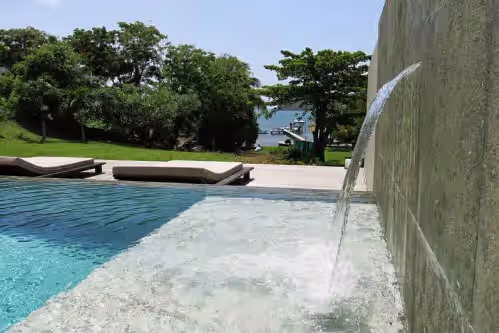 Luxury waterfront villa (MQFR08)