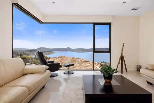 The View, photo 2