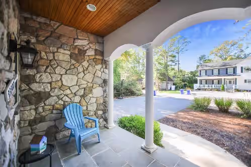 6BR Home with Pool, Sand Volleyball, Hot Tub, and Movie Theater!
