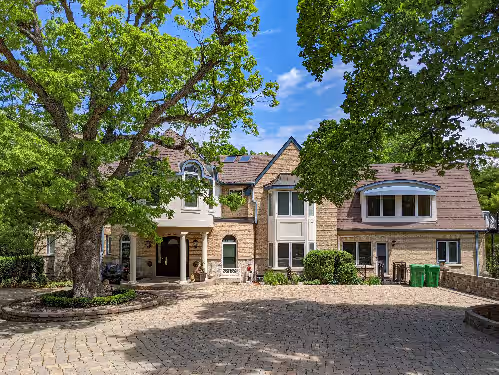 Luxury Large Lakefront Estate ~ 9 hole Pitch/Putt course ~ Tennis Court ~ Pool