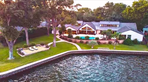 Modern Lake Mansion - CasaPalmaTX