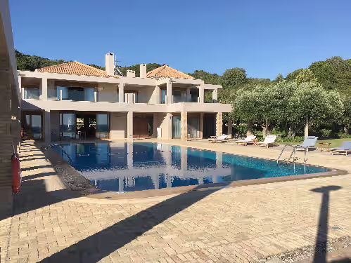 Luxury Villa on Sandy Beach, Beautiful Garden, Private Pool and Games Room
