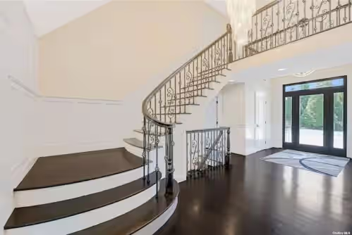 Expansive Hamptons Mansion, photo 2