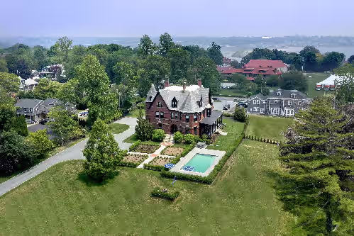 Gracious Victorian Estate Home, Walk to town and beach, photo 4