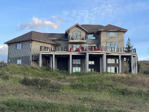 Huge Waterton River Lodge (Residence on a beautiful 3 acres backing the river), photo 3