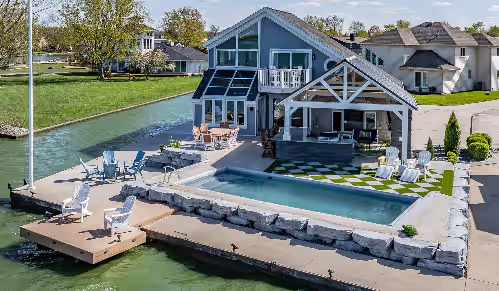 Lake front 4-bedroom vacation home with pool and tiki bar, photo 2