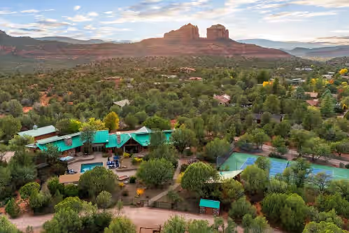 Grand Chapel Estate: Pool/ Tennis/ Pickleball/Golf/Firepit/Hot Tub on 6 Private Acres, photo 3