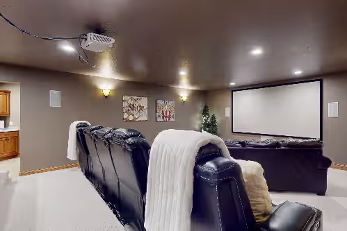 Deluxe spacious home w/private indoor pool, 2 hot tubs, game room, fireplaces, photo 2