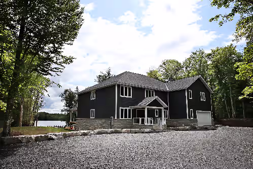The Winsley - Large Muskoka Waterfront Cottage ~ Newly Built 2019 ~ Includes Kayaks/SUP/Canoe