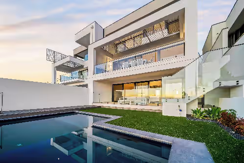 Luxe 3-Storey Oceanfront Retreat, photo 3