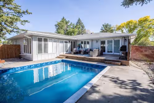 Luxury Living: Central 5 Bedroom Pool House