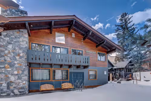 Pantbox Lodge · Paintbox Lodge~Sleeps 21~