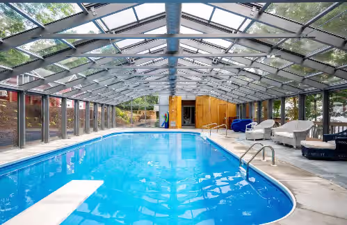Lake house w/ indr pool and jacuzzi, photo 2