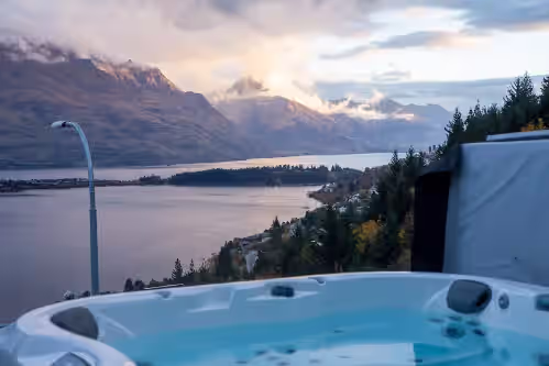 Luxury Family Escape for 12 with Spa & Views, photo 2