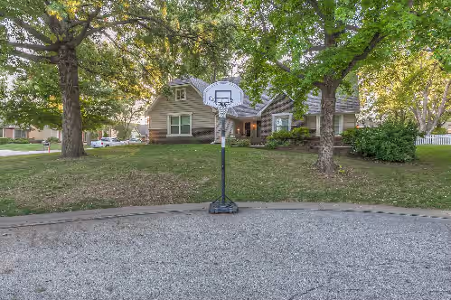Large Updated Home with Pool, photo 2