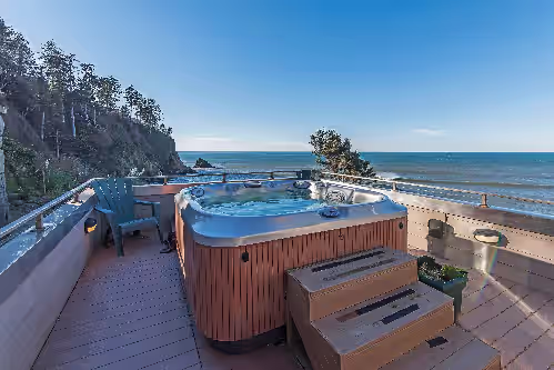 6 BDRM OCEAN FRONT WITH AMAZING VIEWS, HOT TUB, WIFI Sleeps 16, beach access, photo 2
