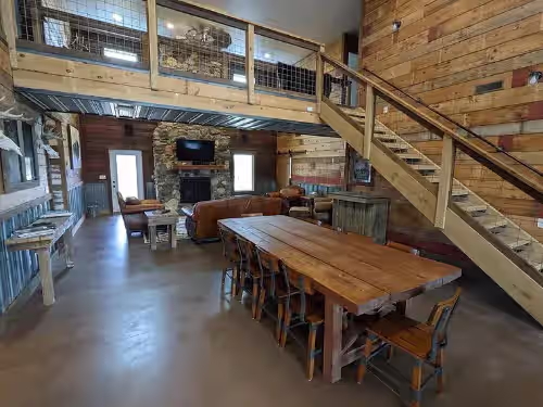 The Bison Ranch Lodge: rural seclusion on a real, working bison ranch, photo 2