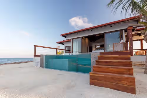 Ray Caye Island Resort