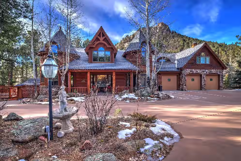 8 BR/8b Luxury Mtn Lodge on Fall River, 8,500 sq ft living space, 2 1/2 Acres