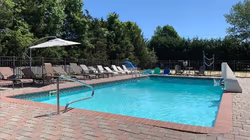 10 Bedroom Hampton House with a regulation size Pickleball