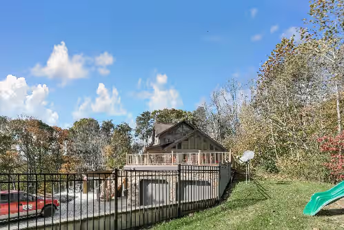 Hilltop Retreat with Indoor Saltwater Pool, photo 3