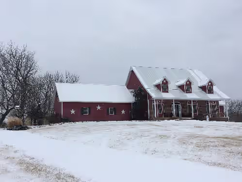 6-Star Country Living by Legends, Speedway, NE Furniture Mart, 15 Min Downtwn KC, photo 2