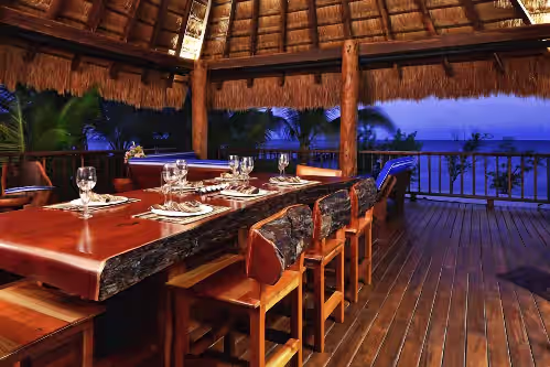 Outdoor dining at Deluxe Handcrafted 4 BR Oceanfront Treehouse