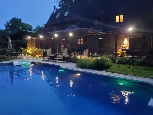 Montreal Large 8 BR suites House & SPA with river view and adjacent green park