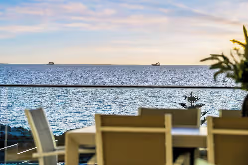 Luxe 3-Storey Oceanfront Retreat, photo 2