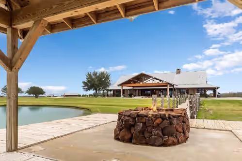 ★Main Lodge ★Delightfully Retreat Texas Ranch, lake, sleep 28-32★
