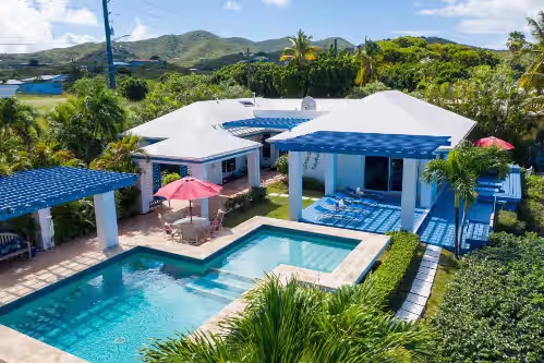 Oceanfront Luxury Villa with privacy, ocean access, views