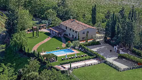 VILLA IRIS LUXURY SAN GIMIGNANO, 6 EN-SUITE BEDROOMS, SWIMMING POOL, SPA, SAUNA.