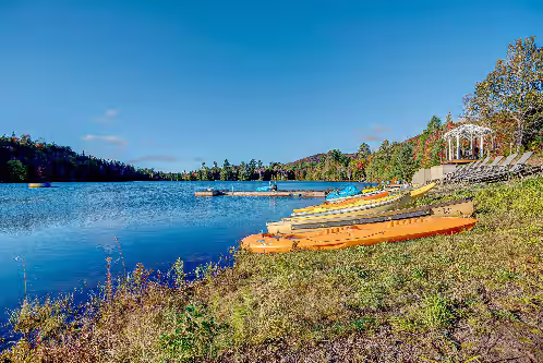 Enchanting Lakefront Property in the Heart of Nature, photo 3