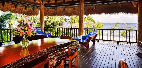 Deluxe Handcrafted 4 BR Oceanfront Treehouse, photo 4