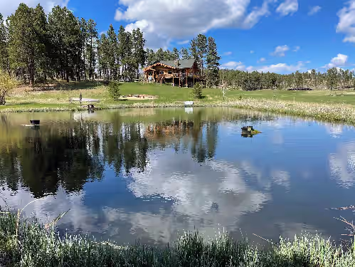 Grandpa’s Place. Exclusive, Stunning, Private Log Home. Firepit & Pond