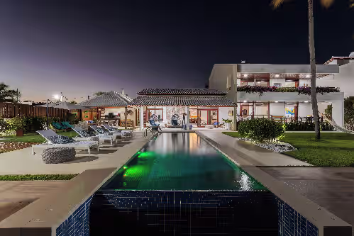 Casa Manaua: beachfront property with incredible views in Barra de São Miguel