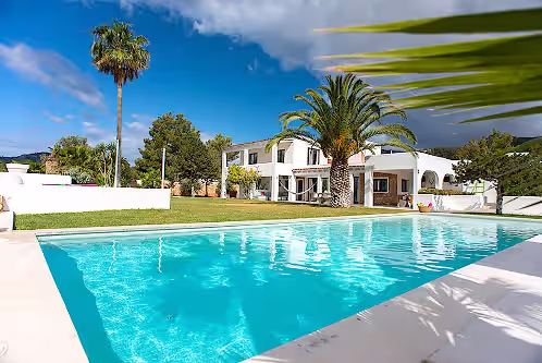 Fabulous luxury villa, family friendly, big garden, close to beaches
