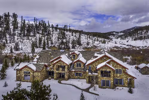 Secluded Luxury Villa 26 guests - 11 bd/10.5 ba, conference rm, racquetball ct