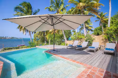 Villa Manzelle 5 Bedrooms at the water's'edge