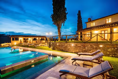 VILLA SARAH LUXURY SAN GIMIGNANO, 5 EN SUITE ROOMS , SWIMMING POOL, SPA.