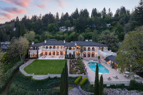Palais de Leon - Ultra-Luxury Riverfront Estate, Pool, Spa, Theater, Dock, Hot Tubs, Gym on 3 Acres