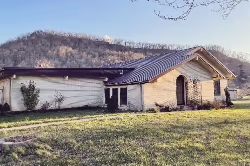 Morning View Ranch- Red River Gorge- Indoor Pool open March-Nov. Pet friendly.