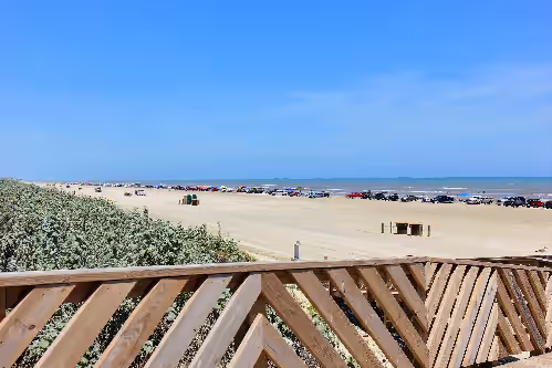 LUXURY RETREAT-OCEAN VIEWS/BEACH ACCESS/POOL FREE FALL SUN WITH A FRI/SAT STAY, photo 3