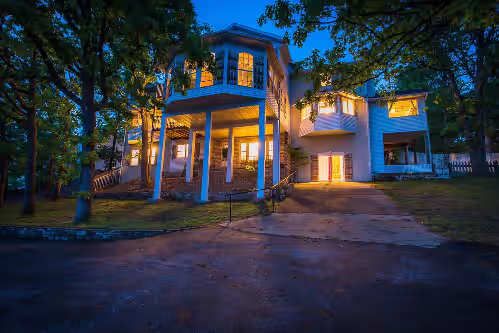 8500 sf, Sleeps 48 in beds, Pool, Hot Tub, Game Rm, 300 ft lake front, In town, photo 2