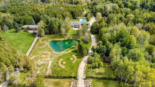 Large Estate with Luxury Collection of Amenities, photo 2