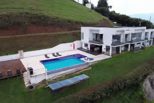 Glass Mansion, photo 2